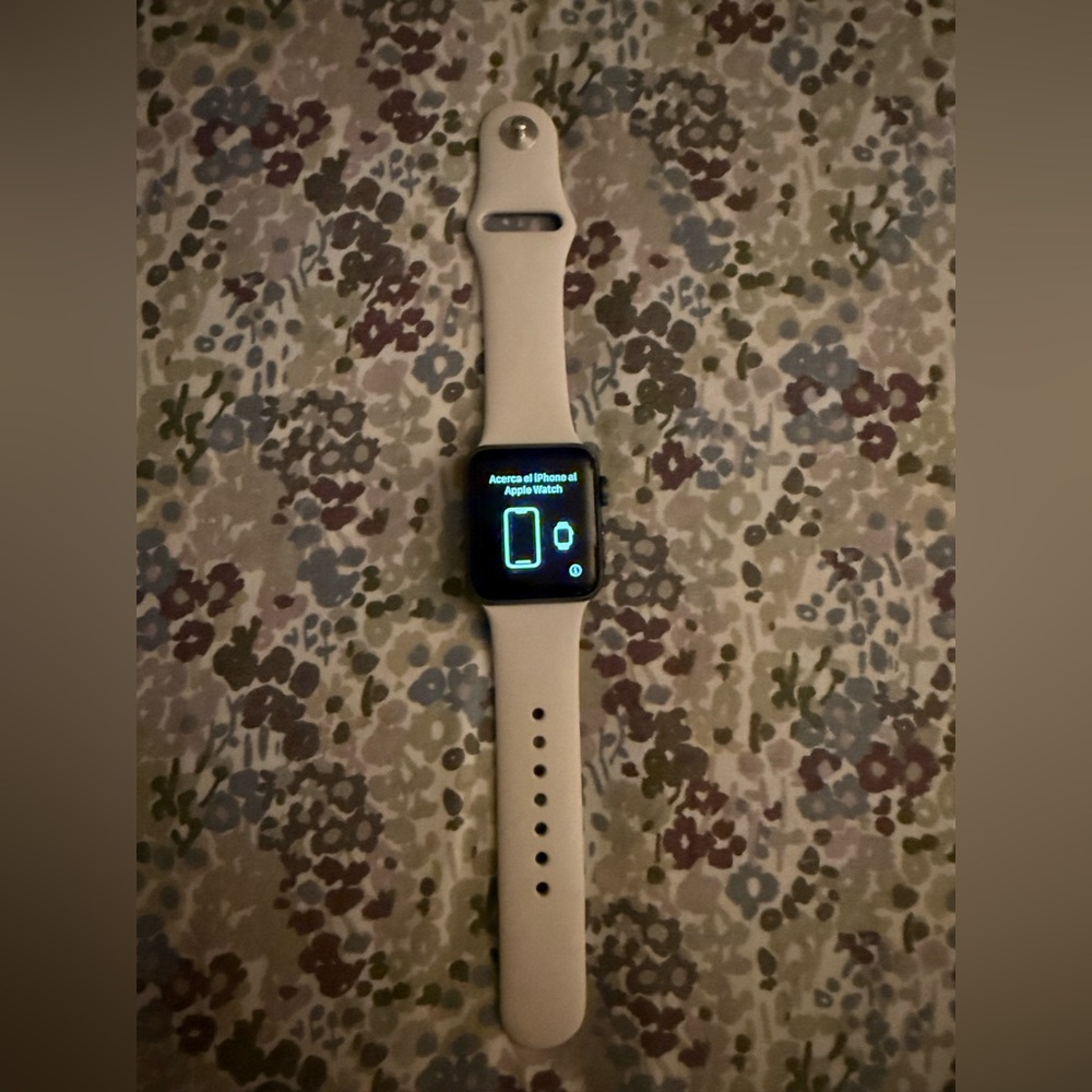Apple Watch Series 3 (38mm GPS) – Great Condition